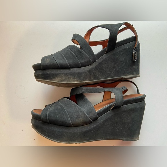 Gentle Souls Black Suede Wedge Sandals - Size 9M - Picture 6 of 8